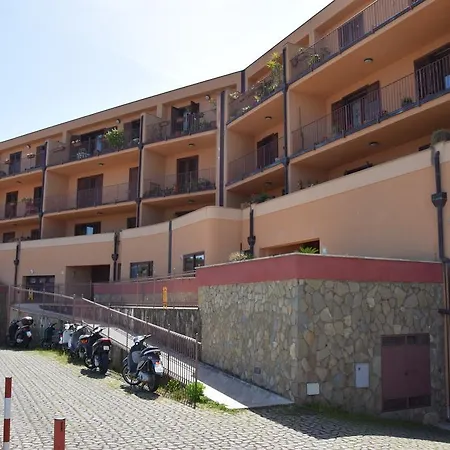La Petite Maison Apartment *